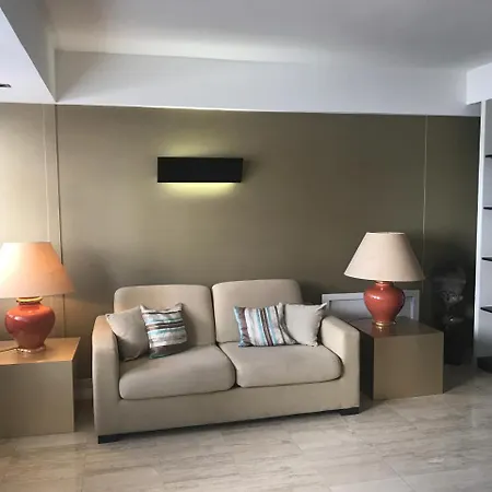 Sleeps 2 Air Con Wifi 公寓 戛纳