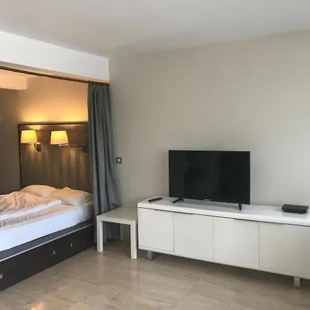 公寓 Sleeps 2 Air Con Wifi 戛纳